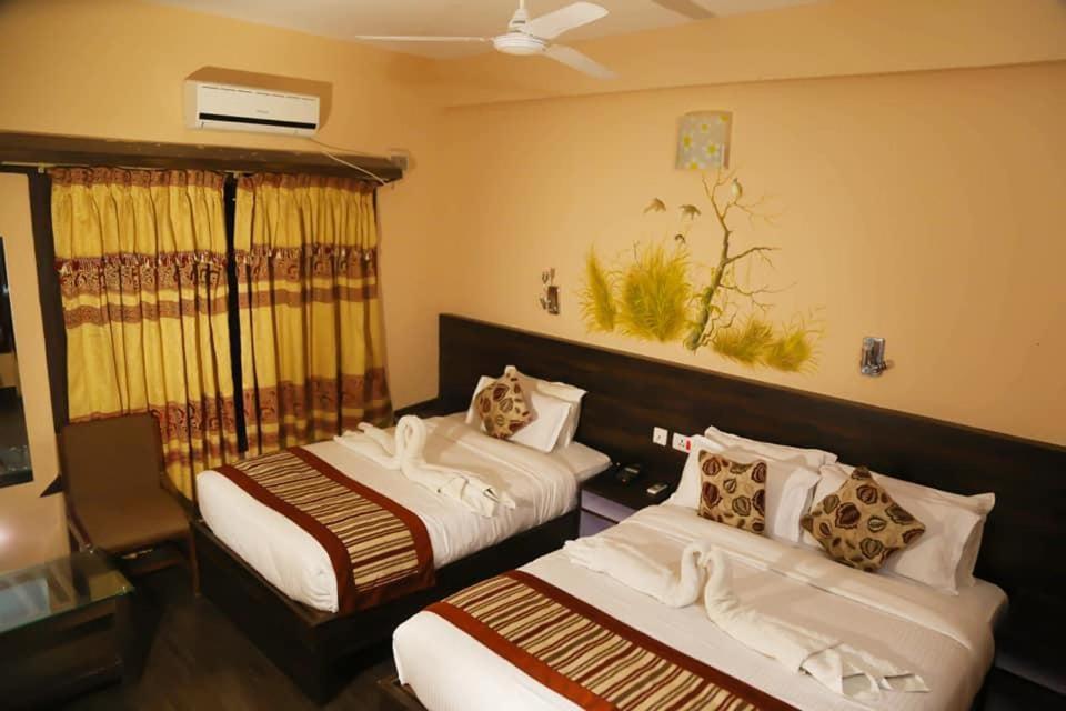 Hotel Royal Safari Chitwan Exterior photo
