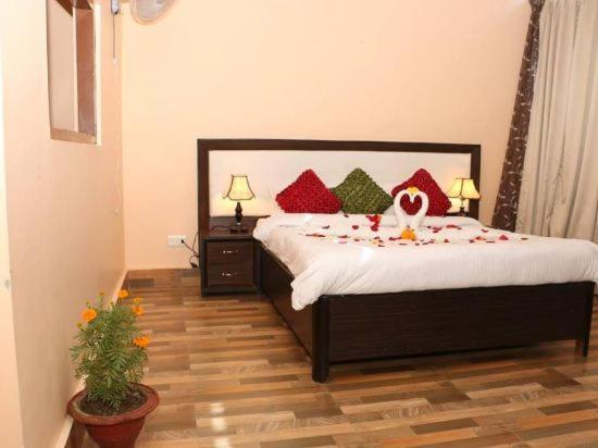 Hotel Royal Safari Chitwan Exterior photo