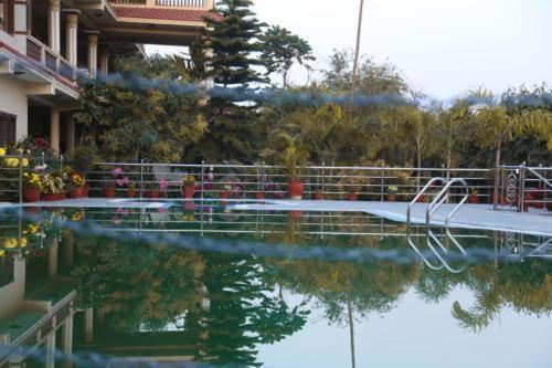 Hotel Royal Safari Chitwan Exterior photo